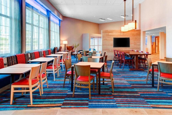 Fairfield Inn & Suites by Marriott Cape Cod Hyannis image 16