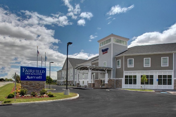 Fairfield Inn & Suites by Marriott Cape Cod Hyannis image 2